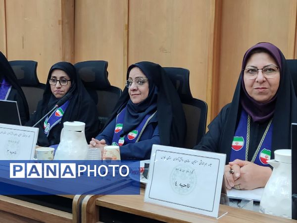 نشست هم‌اندیشی مسئولان سازمان دانش‌آموزی استان فارس روز اول