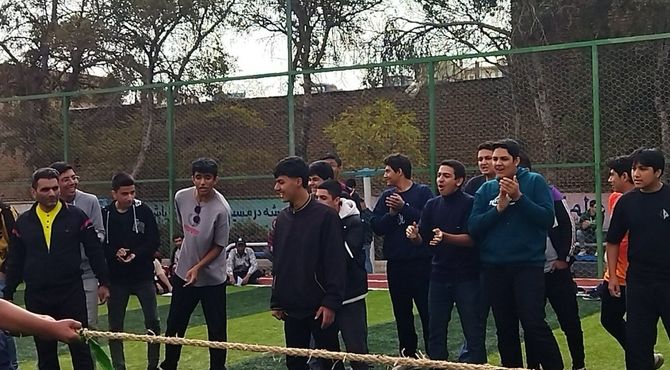 مسابقات طناب کشی شهید پارسا منصور در دبیرستان شاهد ابوذر غفاری