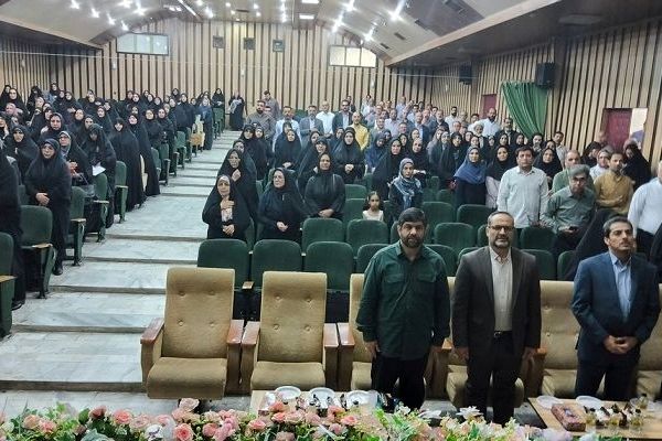 مدیر مدرسه باید قدرت انسجام دادن فکری به برنامه‌ها را داشته باشد