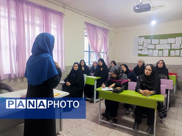 اولین جلسه انجمن اولیا در دبستان سمیه 