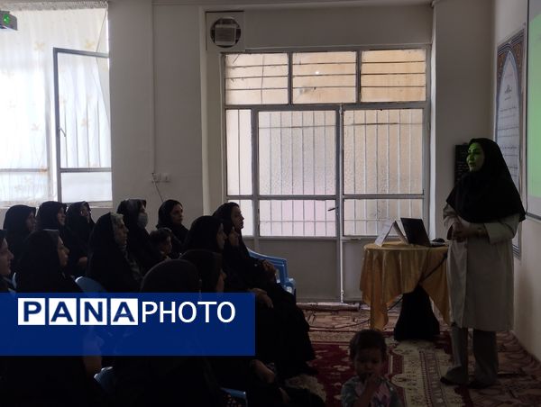 جلسه آموزش خانواده ویژه والدین پایه هفتم در کاشمر