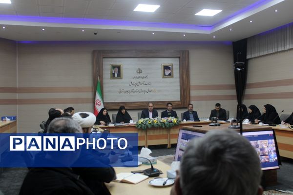 رونمایی و گردهمایی توجیهی و تبیینی بسته محصولات مدرسه‌ای ایرانمون در آذربایجان شرقی