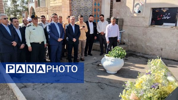 استاندار مرکزی در محلات؛ تجدید میثاق با شهدا و افتتاح ۸۳۴ میلیارد ریال پروژه عمرانی در هفته دولت