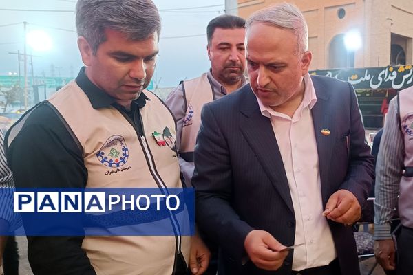 از مدرسه تا موکب حسینی؛ دانش‌آموزان پیشتاز شهرستان قدس در خدمت زائران اربعین حسینی