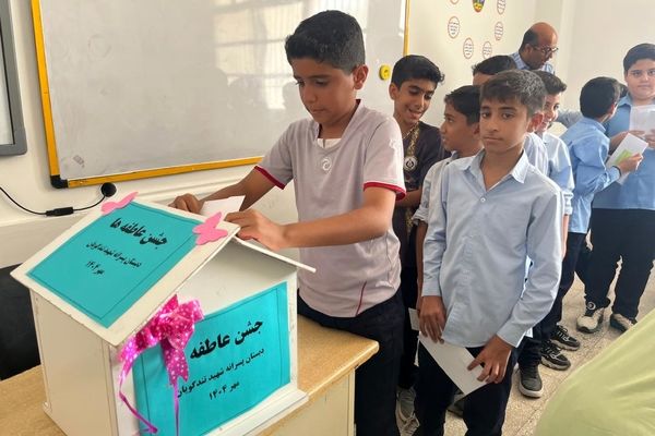 مهربانی دانش‌آموزان دبستان شهید تندگویان در جشن عاطفه‌ها