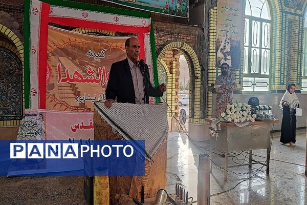 غبارروبی و عطر افشانی گلزار شهدای شهر بار در هفته دفاع مقدس