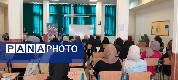 اولین جلسه دیدار چهره به چهره اولیا با دبیران دبیرستان فرزانگان استعداد درخشان ملارد