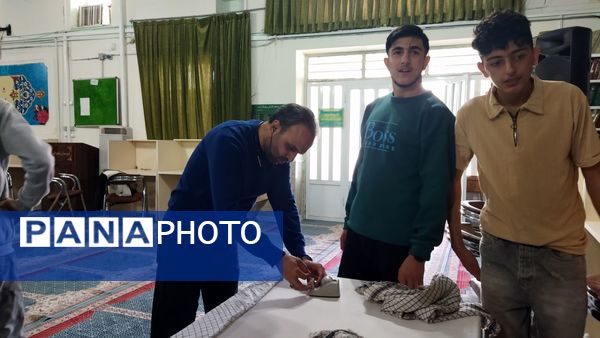 آماده‌سازی نمازخانه دبیرستان شاهد برای استقبال از شهید گمنام