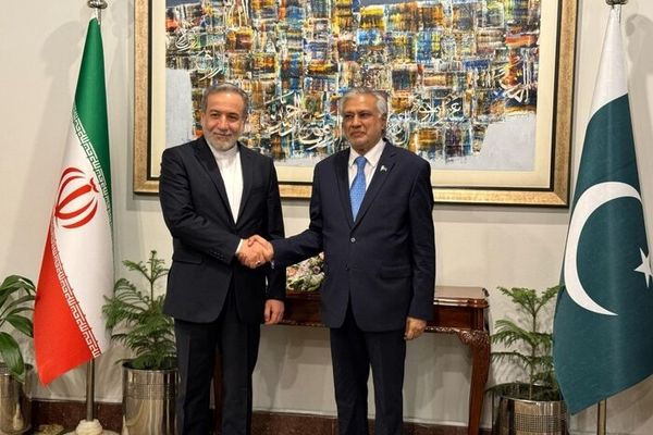 دیدار رسمی وزیران خارجه ایران و پاکستان آغاز شد