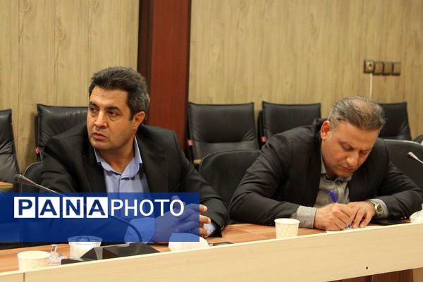برگزاری جلسه توجیهی مدیران دوره متوسطه اول در سالن فرهنگ بهارستان دو