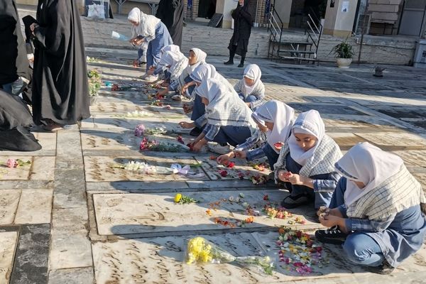 تجدید پیمان فرهنگیان ورامینی با آرمان‌های شهدا در هفته بسیج