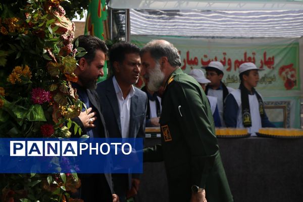 زنگ نماز در دبیرستان برزگر با حضور آیت الله علم الهدی 