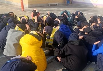 بیست و هفتمین مانور سراسری زلزله و ایمنی در دبیرستان مهر نیشابور