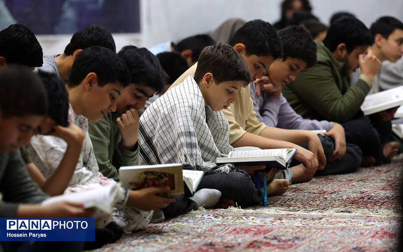 دور از دنیا، نزدیک‌تر به خود و خدا