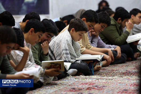 دور از دنیا، نزدیک‌تر به خود و خدا