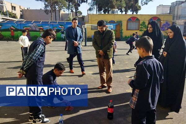 بازدید کارشناس پژوهش ناحیه دو شهرری از نمایشگاه پژوهش دبستان قلنبر