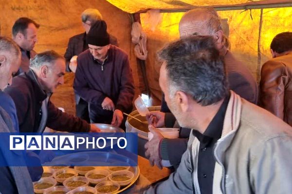 پذیرایی موکب شهدای فیروزکوه در روز شهادت حضرت فاطمه (س).