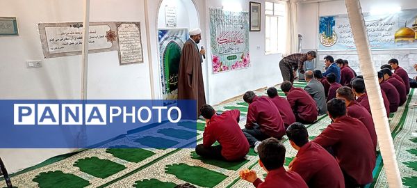 جشن ولادت حضرت فاطمه زهرا (س) در دبیرستان نمونه دولتی آیت الله خامنه ای 