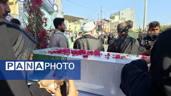 تشییع باشکوه شهید گمنام با بدرقه پرشور دانش‌آموزان