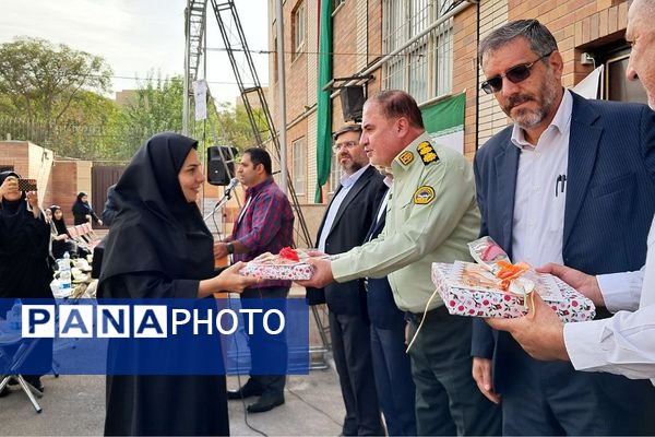 آغاز سال تحصیلی در دبیرستان بانو عفت آهنگری ناحیه یک شهرری