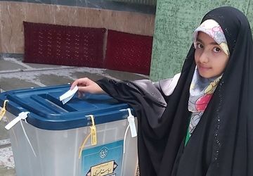حضور مسئولان کشوری و استانی در کنار آحاد مردم شهیدپرور ناحیه 2 شهرری پای صندوق‌های رای 