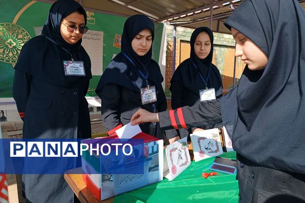 انتخابات شورای دانش‌آموزی در تمام مدارس شهرستان ملارد 