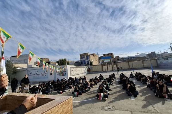 زنگ انقلاب در مدارس شهرستان پلدختر به صدا درآمد.