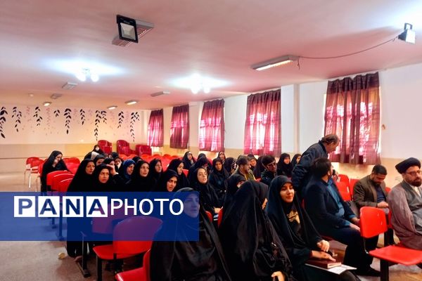 جلسه‌ توانمندسازی مربیان، معاونان پرورشی و سازمان دانش‌آموزی شهرستان فلاورجان 