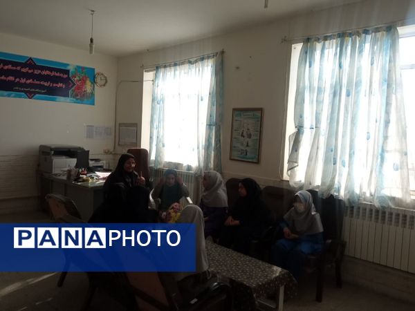 دومین جلسه شورای دانش آموزی در مدرسه تکتم خلیل آباد 