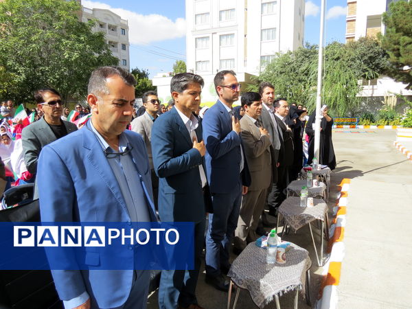 نواختن زنگ اول مهر در مدرسه شهدا فرهنگی 