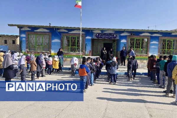 حضور کتابداران در مدارس روستاهای سملقان 