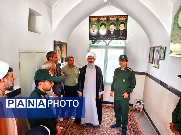 مسئولین کاشمر، غبار از مزار شهید خبرنگار برداشتند