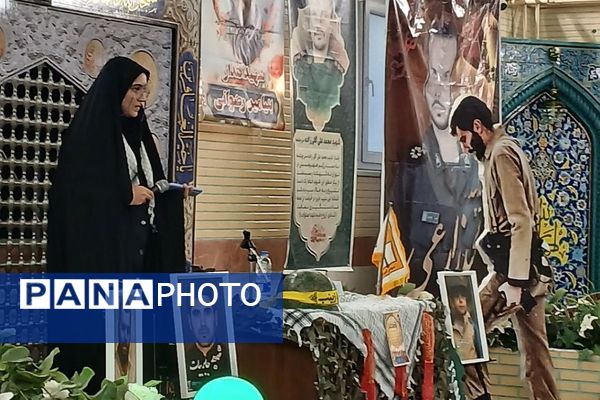 برگزاری یادواره شهدا به مناسبت هفته دفاع مقدس در دبیرستان حضرت زینب(س) ناحیه یک شهرری