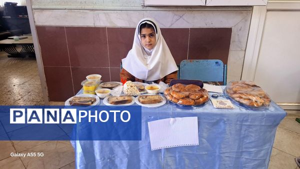  بازارچه آثار دانش آموزان پایه ششم مدرسه فاطمه الزهرا(س) به مناسبت هفته «ماها»