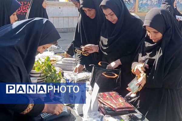 برپایی نمایشگاه "مادرم فاطمه" در دبیرستان مهر نیشابور