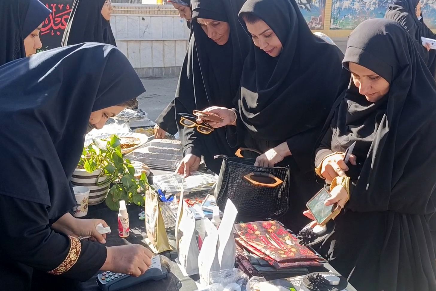 برپایی نمایشگاه "مادرم فاطمه" در دبیرستان مهر نیشابور