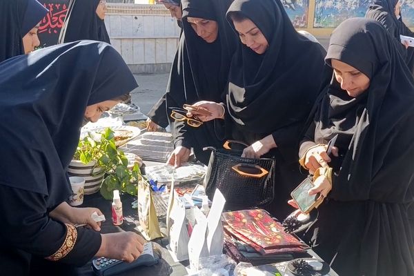 برپایی نمایشگاه "مادرم فاطمه" در دبیرستان مهر نیشابور