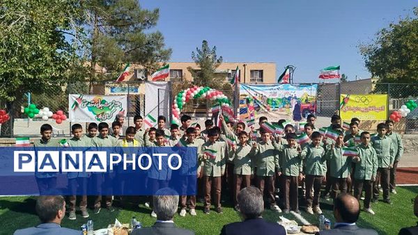 افتتاح چمن مصنوعی دبیرستان نمونه دولتی دانش کاشمر 