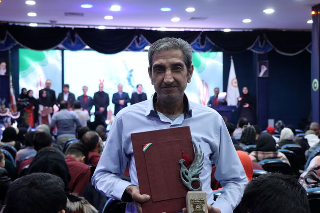 بهرام آزاد: صحنه تئاتر نشان داد معلولیت مانع آفرینش هنری نمی‌شود