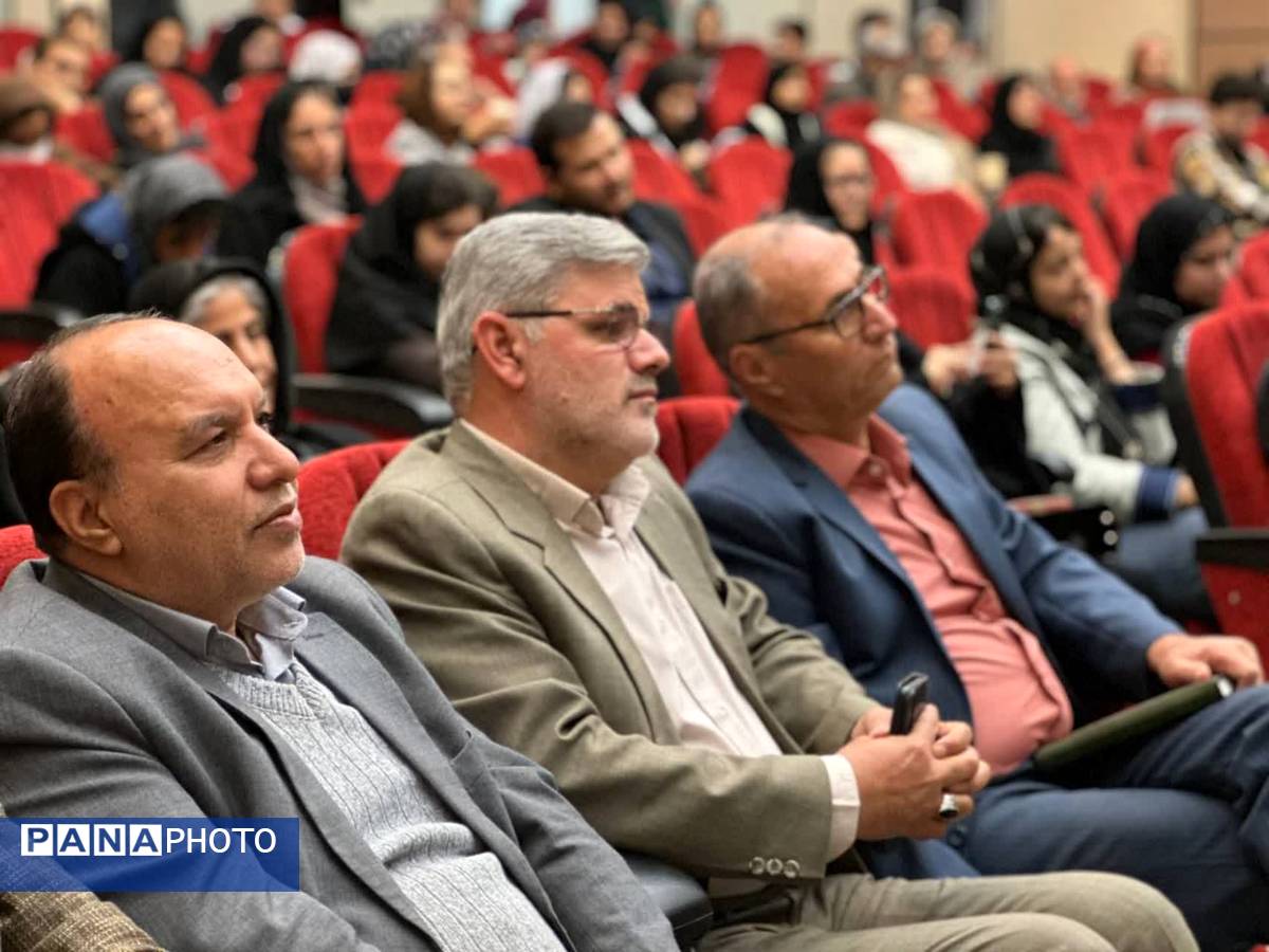  رونمایی از چهار کتاب در شب شعر خلیل‌آباد