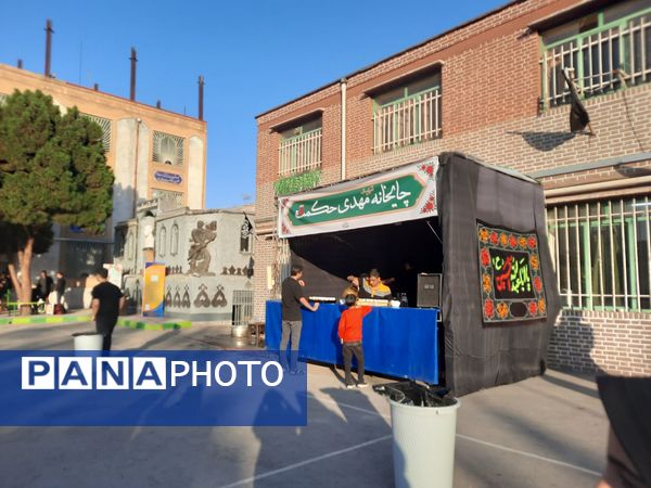 زائران پیاده شهرستان فردوس در دبیرستان شاهد مهدی حکمت