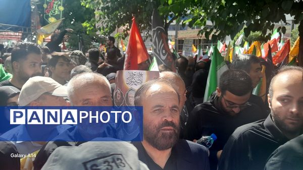 تشییع پیکرهای مطهر فرماندهان بر دستان مردم قدرشناس 