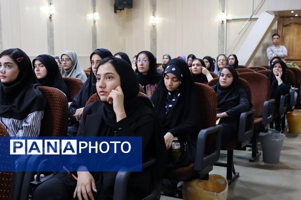 همایش انتخاب رشته کنکور در شهرستان پاکدشت 