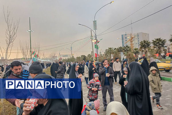 شادپیمایی مردم قم در جشن نیمه شعبان