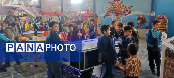 اردوی دانش‌آموزان مدرسه مبین در شهربازی پارک کوثر شیروان