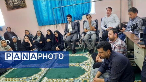  جلسه انجمن اولیا و مربیان در دبیرستان فرهنگیان ناحیه ۷مشهد 