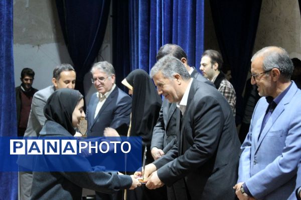 ملکان صحنه افتخارآفرینی برترین‌های کنکور ۱۴۰۴