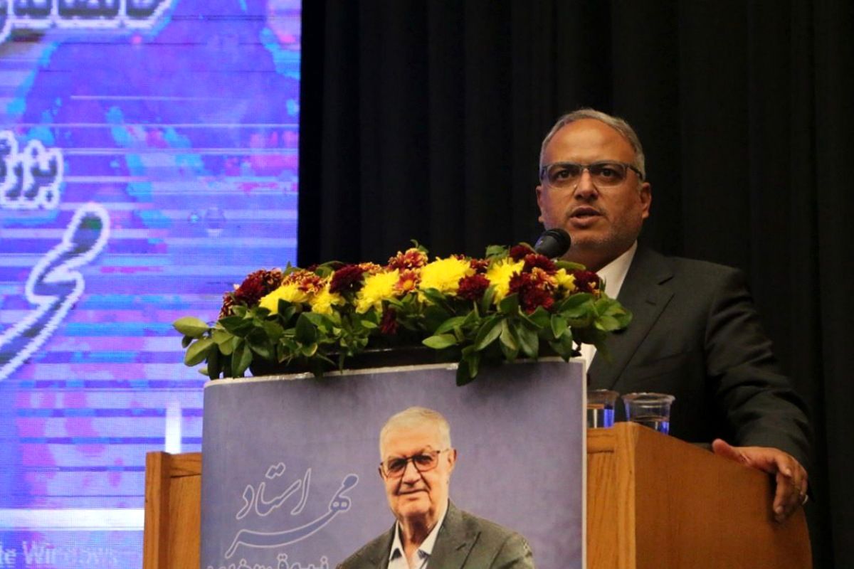 استاد محمود مولایی نماد خدمت بی‌ منت و معمار امید در آموزش‌ و پرورش است