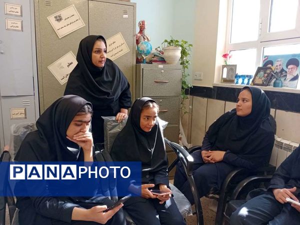 آزمون غربالگری پایه نهم در دبیرستان مادرمهربان خلیل آباد