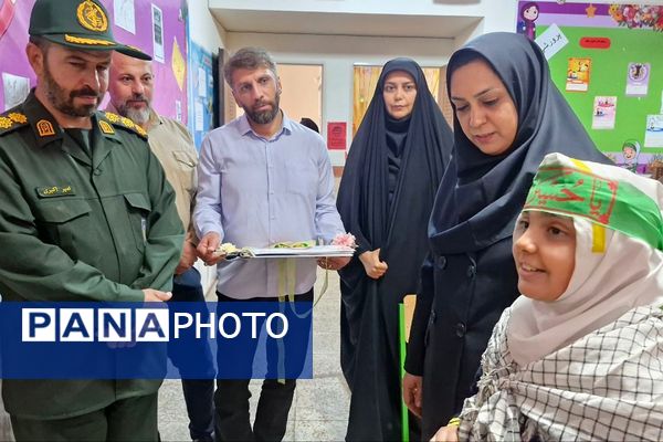 مزین کردن کلاس مدارس به نام شهدا با حضور مدیر آموزش و پرورش ناحیه دو شهرری 